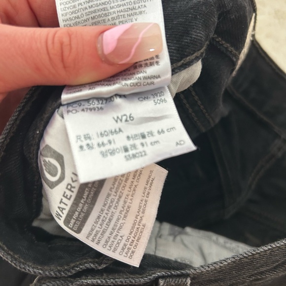 Levis 501 black shorts from Aritzia!! - Picture 3 of 4